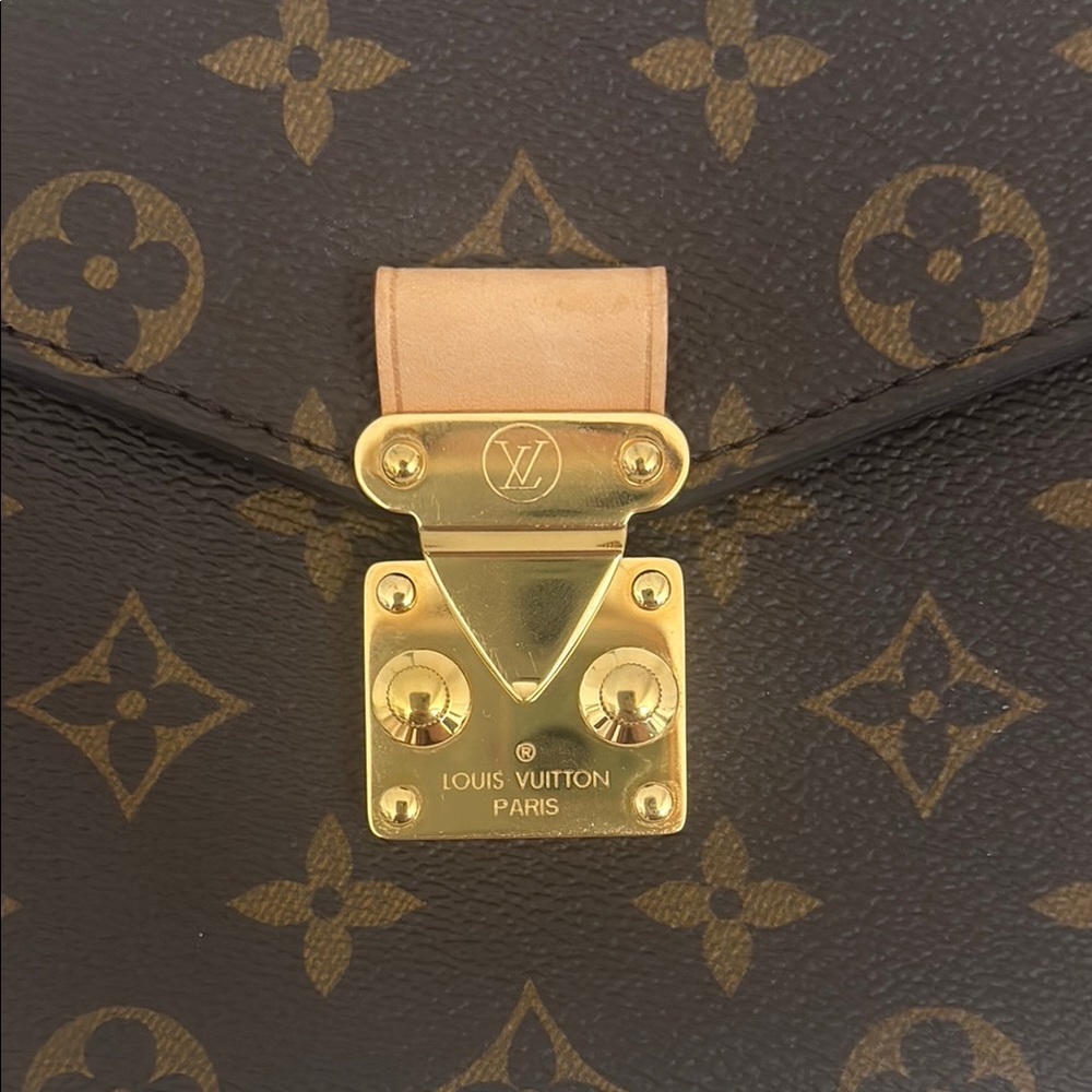 Louis Vuitton Monogram Pochette Métis - Picture 2 of 15